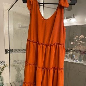 Casual sundress with bow straps. Lightweight material.